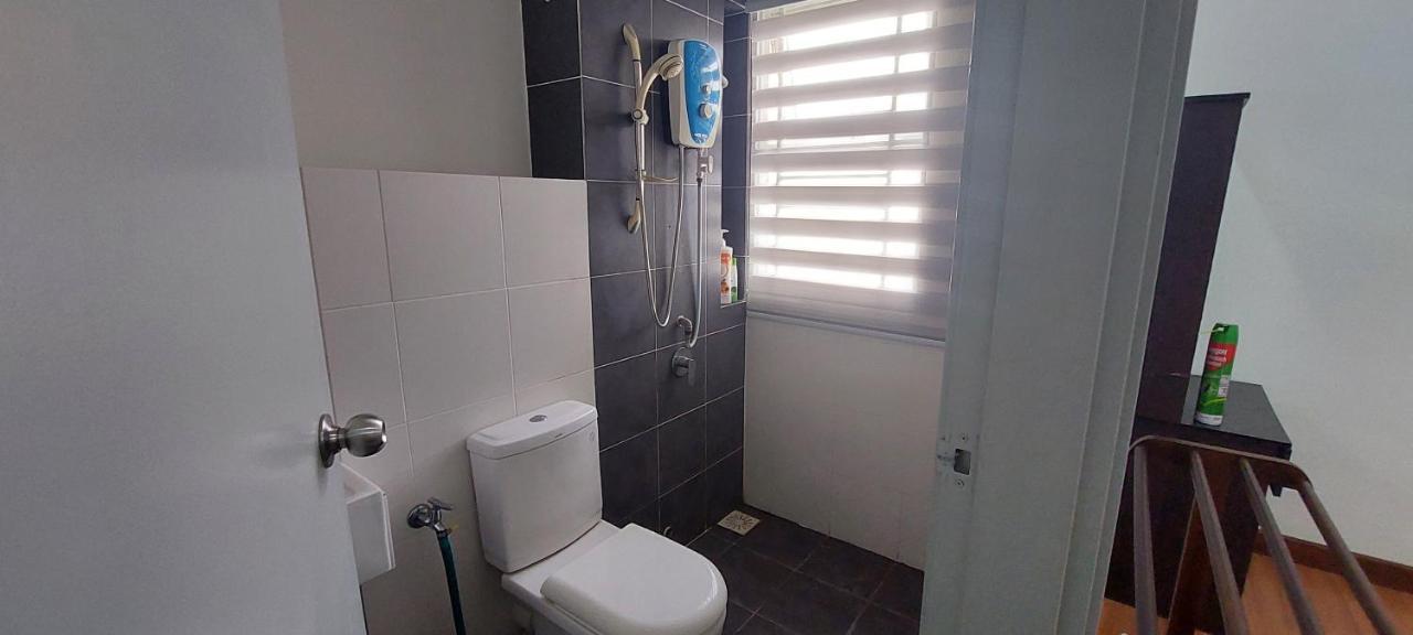 Hud Hud Homestay Bandar Puncak Alam Exterior foto